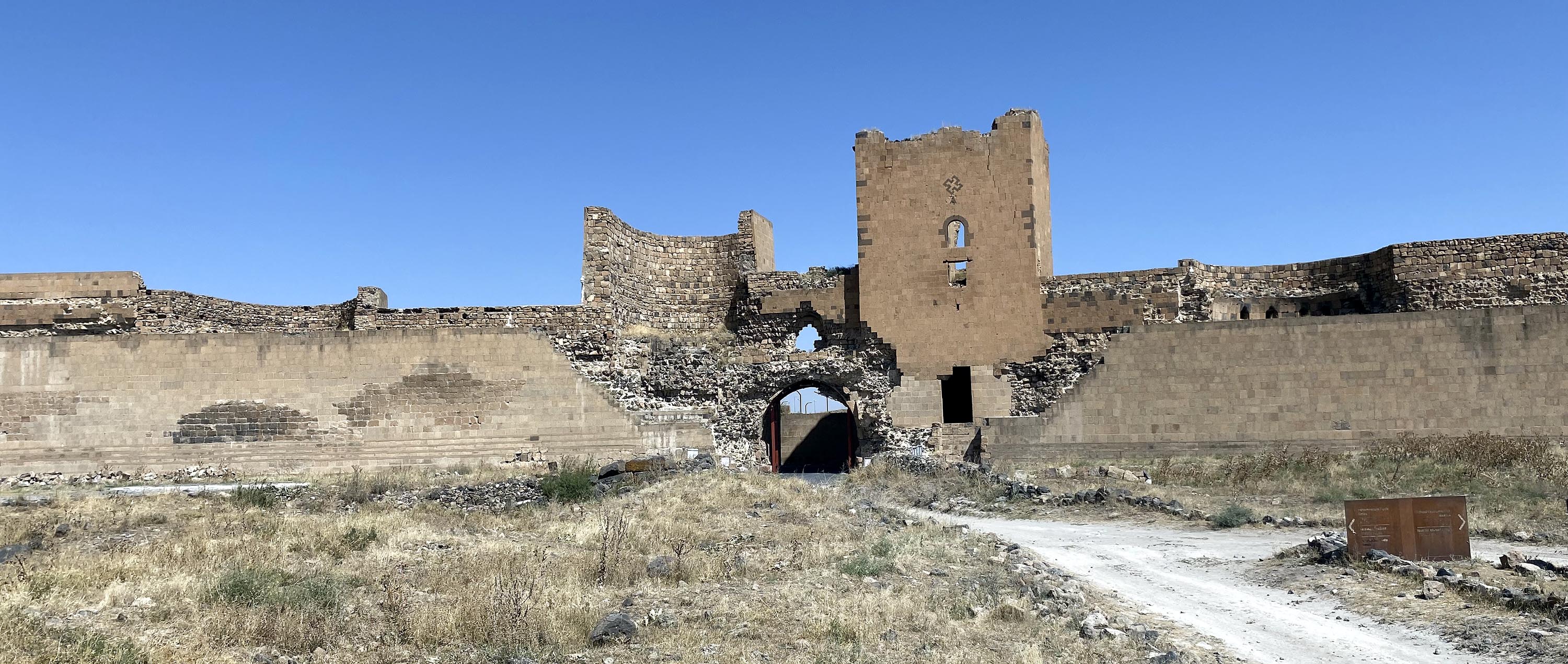 kars-unesco-dunya-mirasi-ani-orenyerinde-tarihi-kesif-buyuk-selcuklu-donemine-ait-erzak-deposu-yenicag-3.jpg