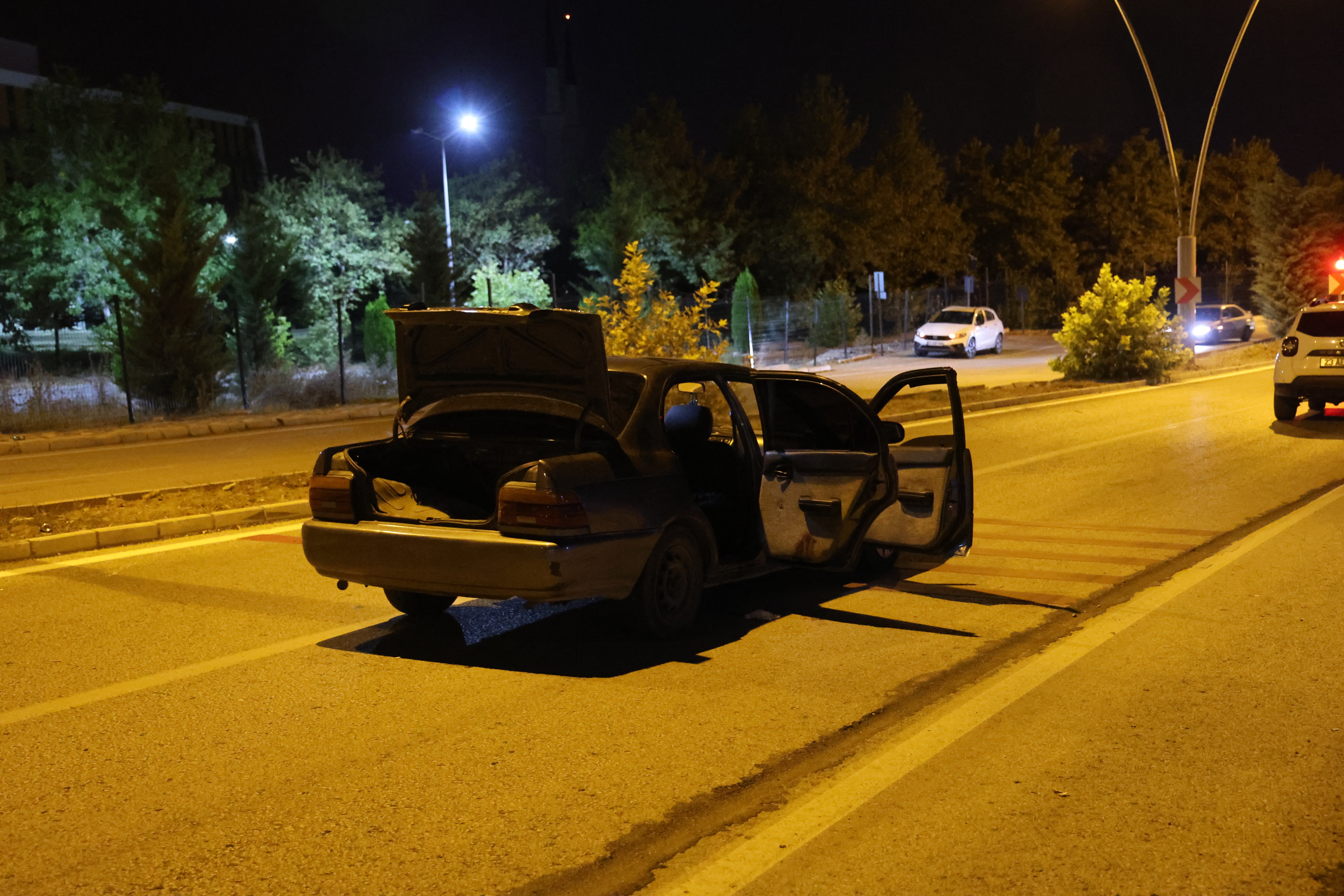elazigda-kanli-hesaplasma-polisin-durdurdugu-aractan-ceset-cikti-yenicag-4.jpg