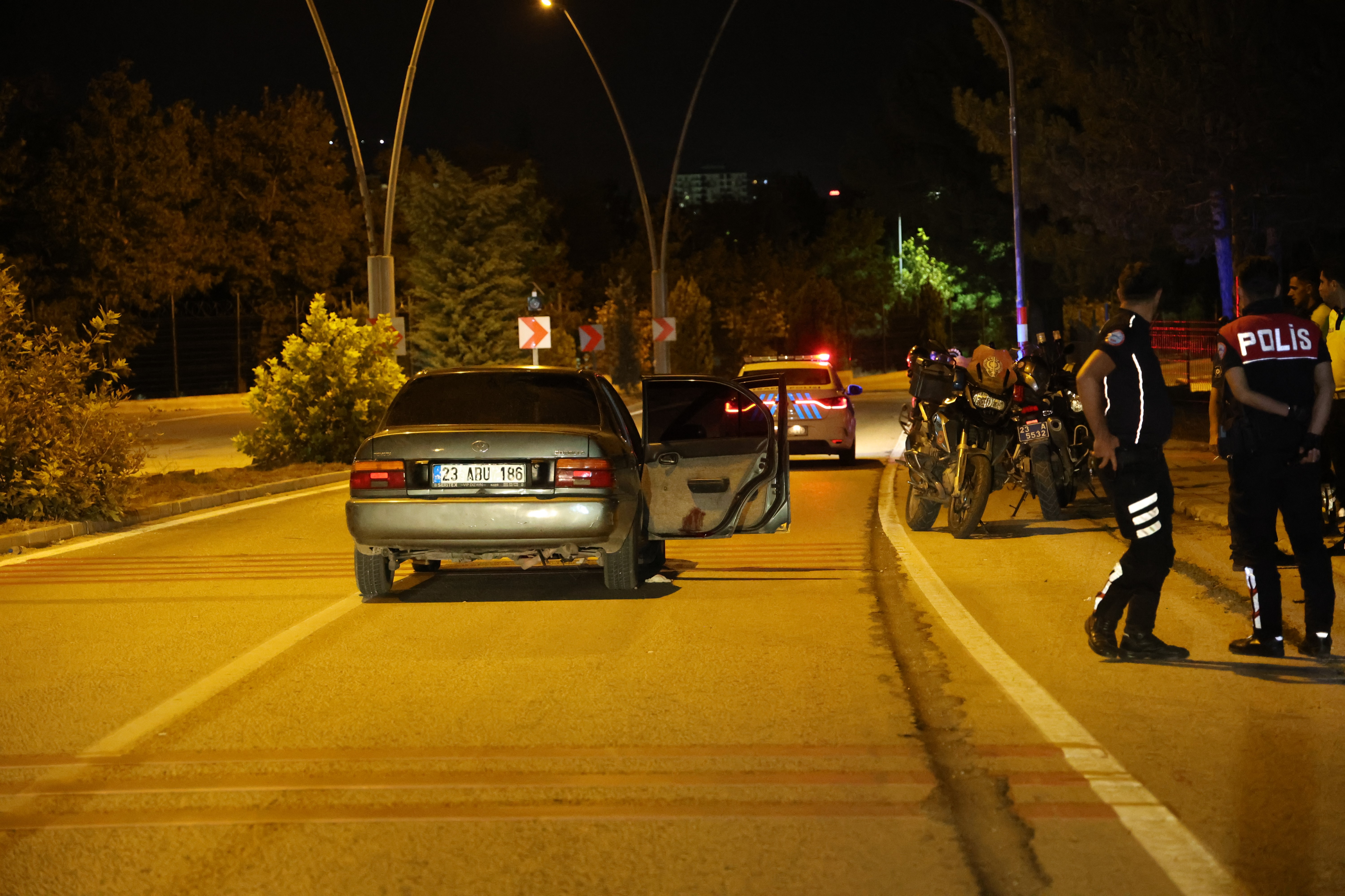 elazigda-kanli-hesaplasma-polisin-durdurdugu-aractan-ceset-cikti-yenicag-5.jpg