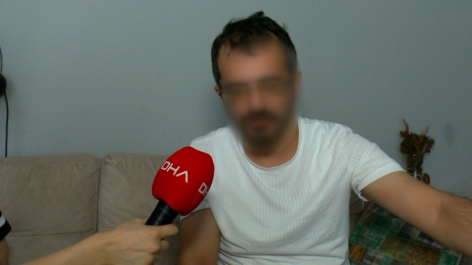 eminonunde-korku-dolu-anlar-denize-dusen-anne-kiz-bogulmaktan-son-anda-kurtarildi-yenicag-7.jpg