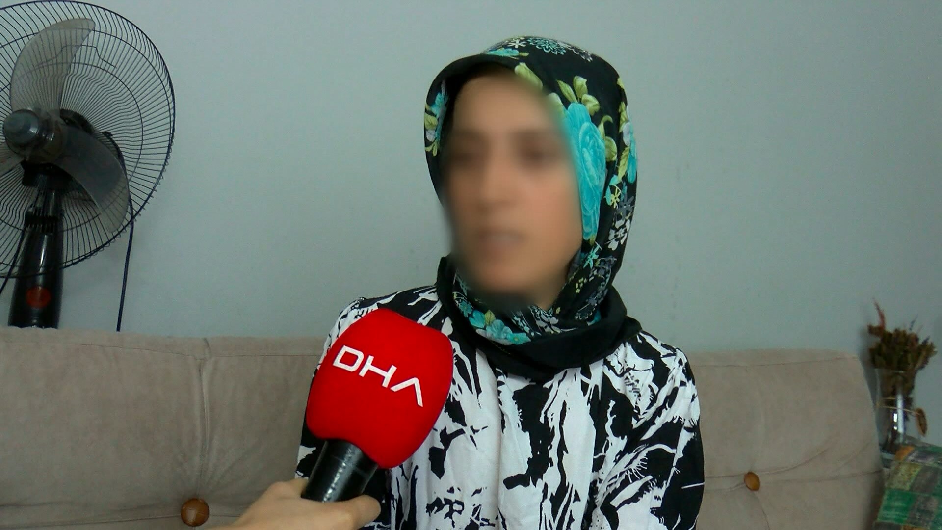 eminonunde-korku-dolu-anlar-denize-dusen-anne-kiz-bogulmaktan-son-anda-kurtarildi-yenicag-8.jpg