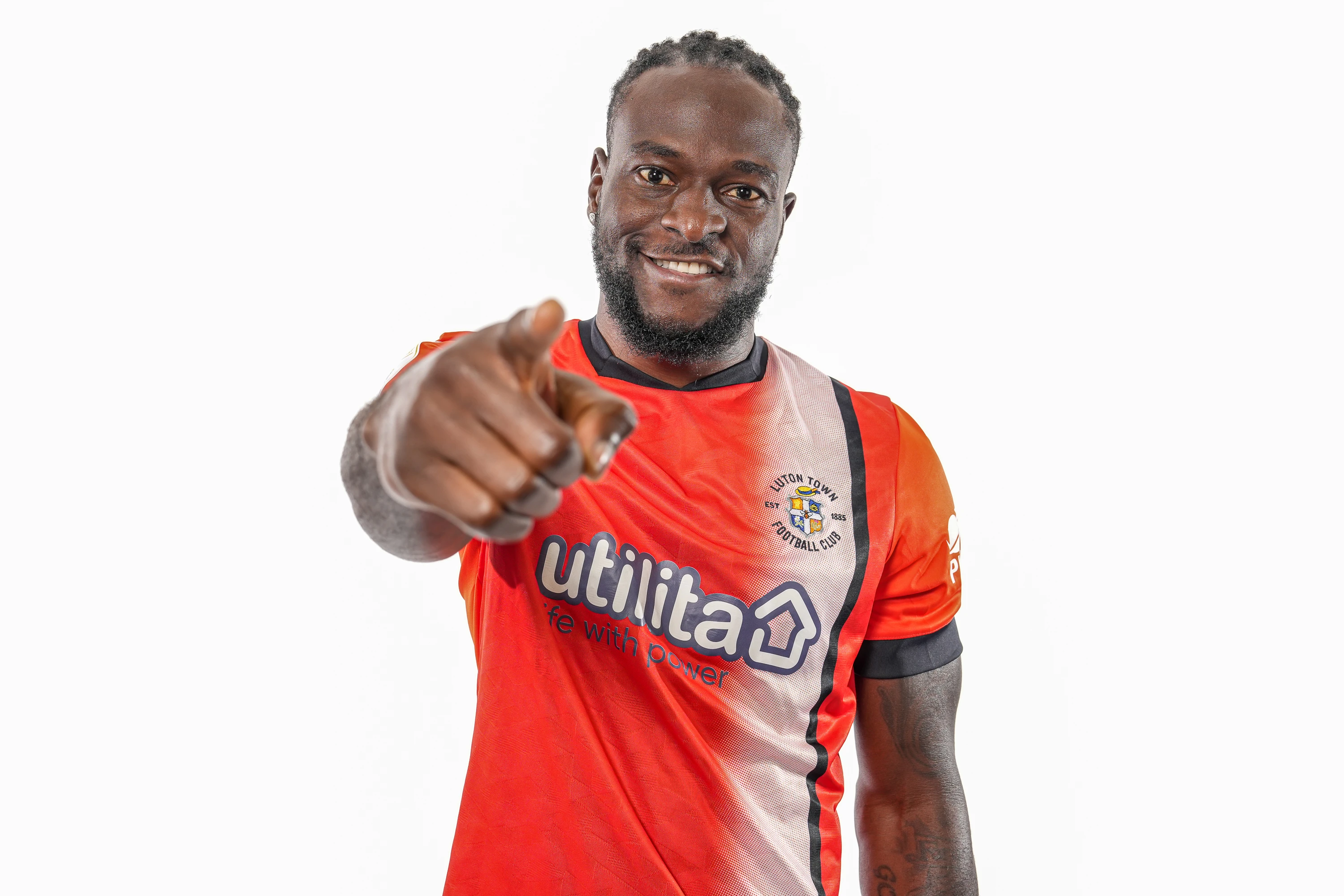 pmi-luton-new-signing-09sep24-victor-moses-012.webp