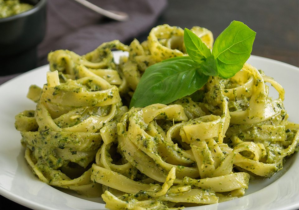 acili-pesto-soslu-makarna-960x675.jpg