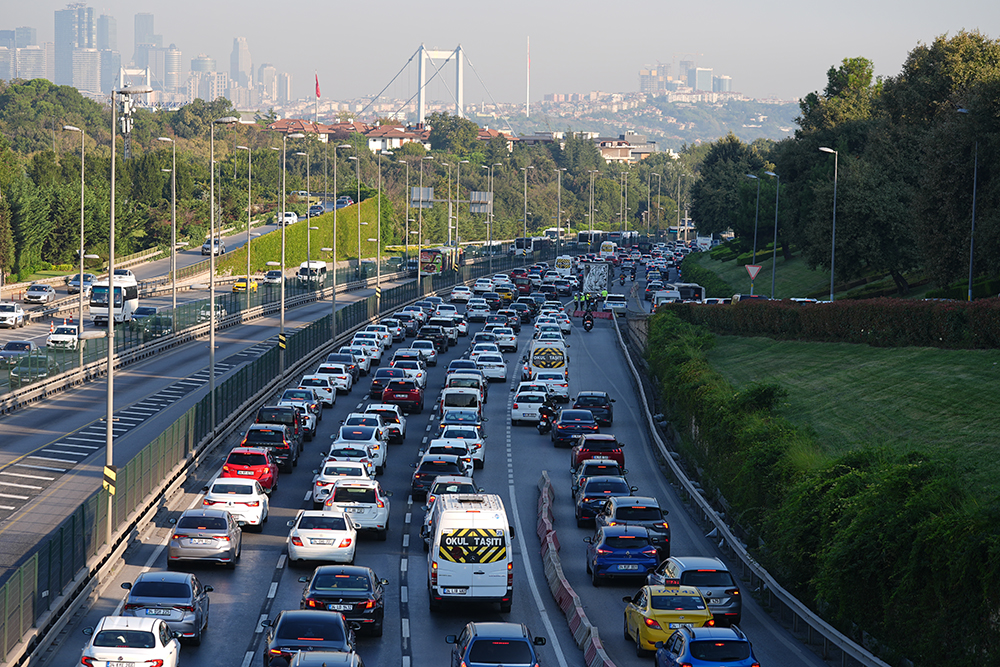 stanbul-trafiginde-cuma-cilesi-yenicag-3.jpg