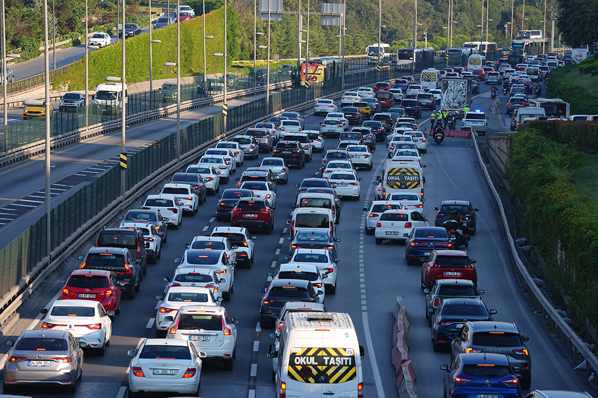 stanbul-trafiginde-cuma-cilesi-yenicag-4.jpg