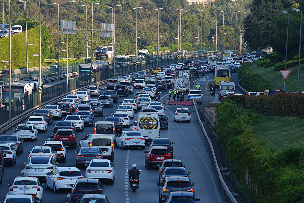 stanbul-trafiginde-cuma-cilesi-yenicag-5.jpg