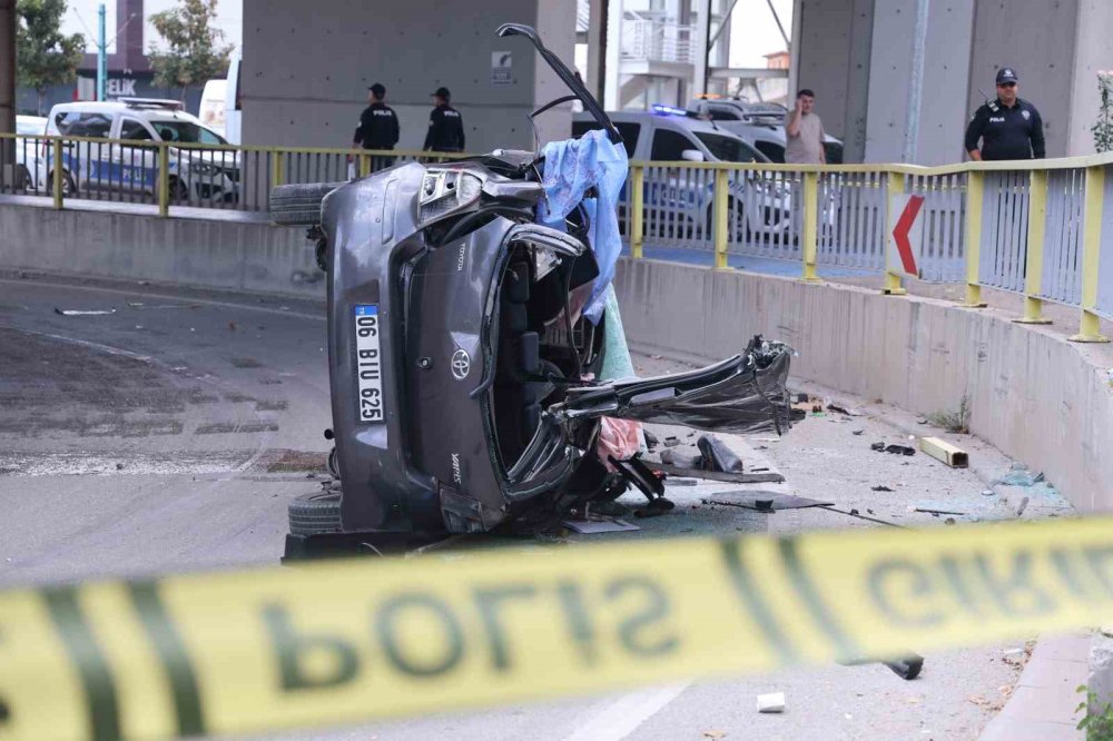 Konya’da üst geçitten aşağıya düşen otomobil sürücüsü genç kadın öldü