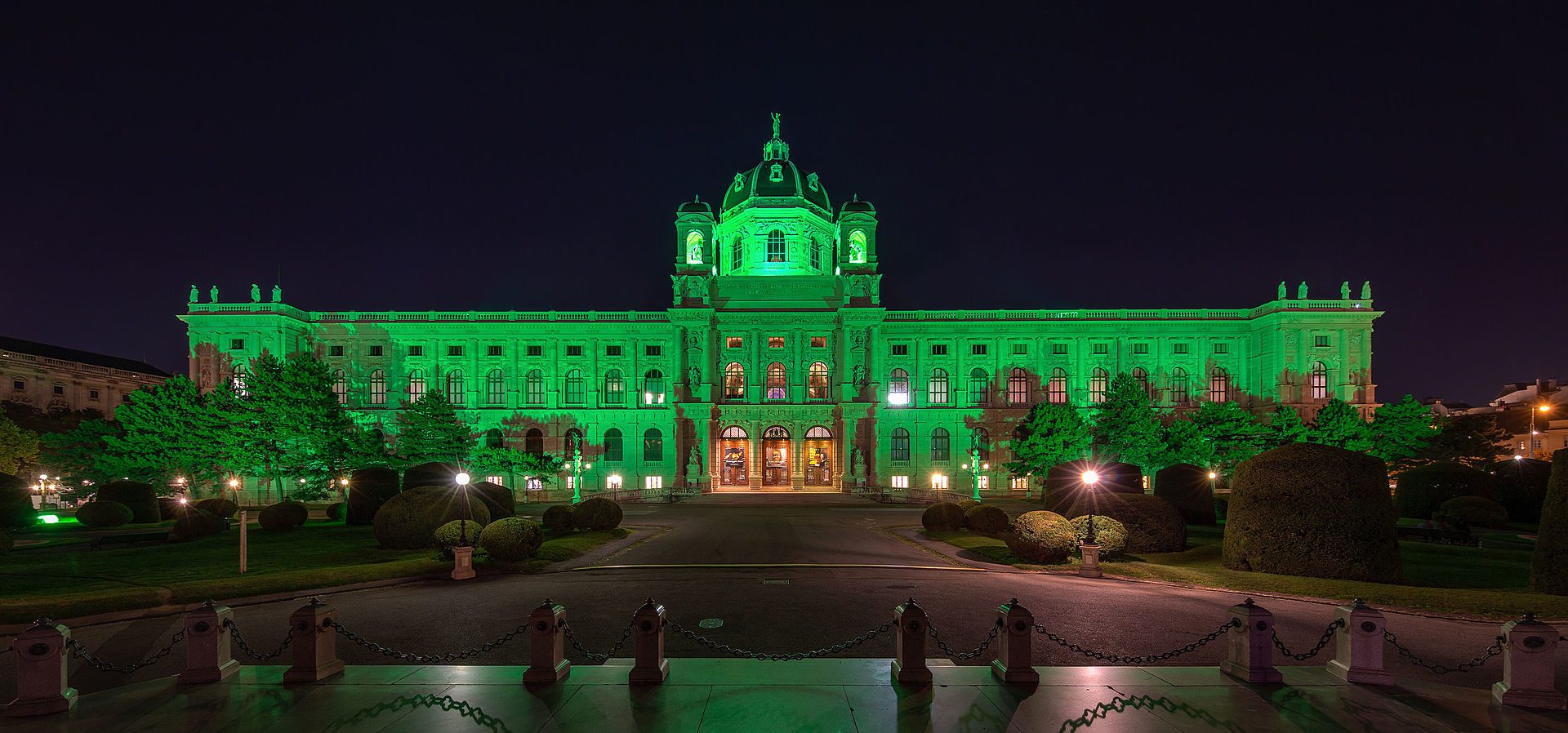 1920px-kunsthistorisches-museum-hdr-0082.jpg