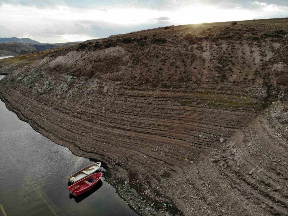 Kars’ta baraj suları 40 metre çekildi