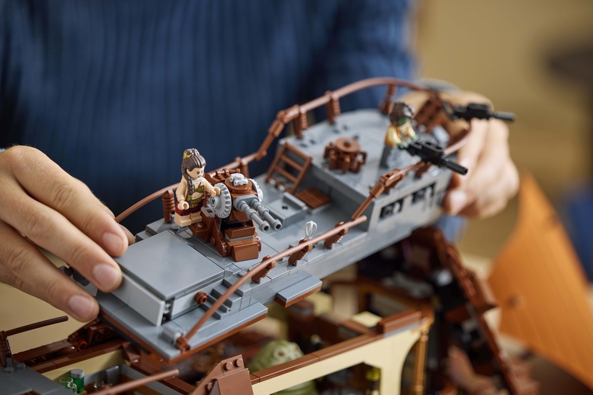 jabba-sail-barge-above-view-lego.jpg