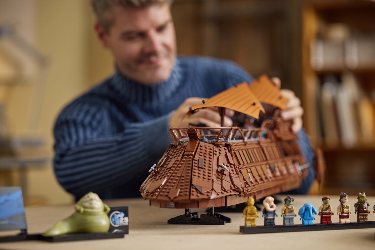 jabba-sail-barge-lifestyle-pic-lego.jpg