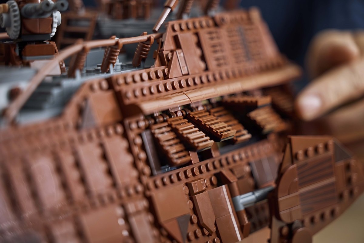 jabba-sail-barge-side-view-lego.jpg