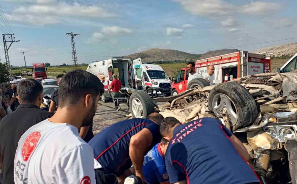 Otomobilin hurdaya döndüğü kazada 7 kişi yaralandı