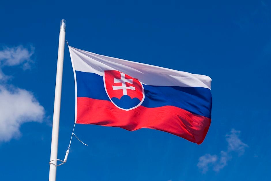 flag-of-slovakia-9513132-xtralarge.jpg