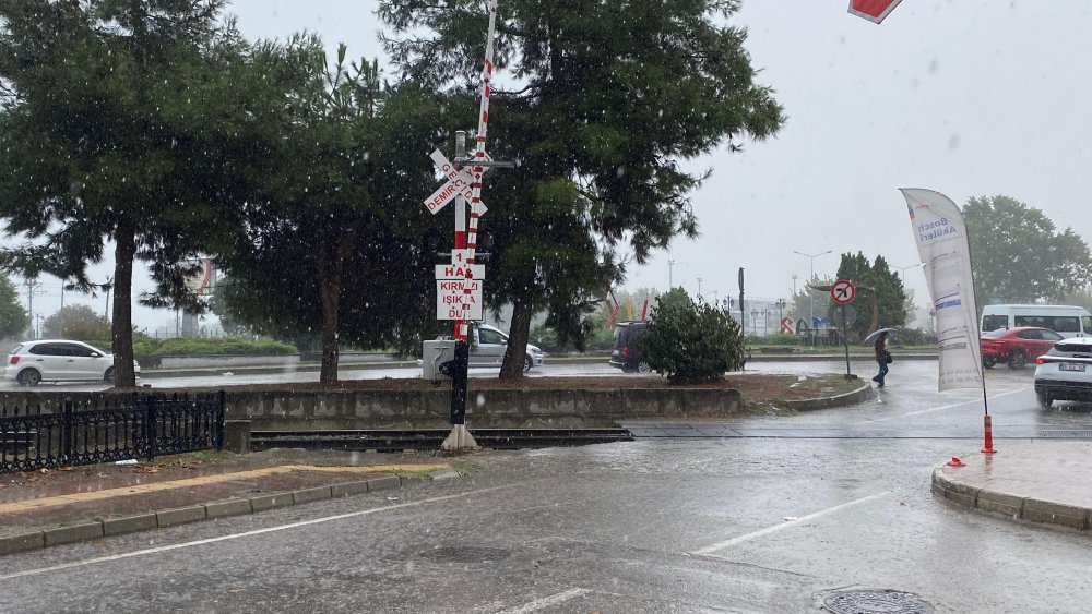 Samsun'da sağanak vatandaşa zor anlar yaşattı