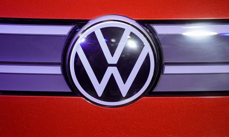 vw-logo-grille-new-rtrs-web.jpg