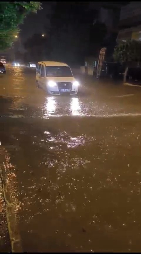 İskenderun'da sağanak