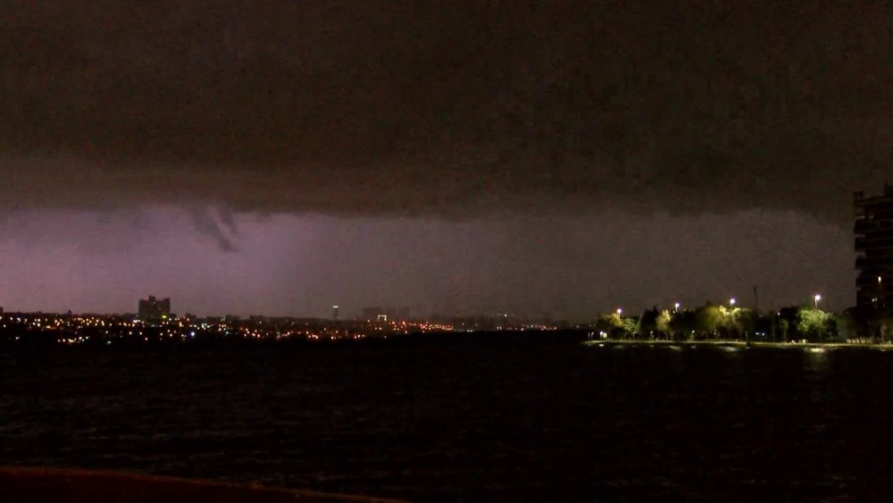 İstanbul'u sağanak vurdu