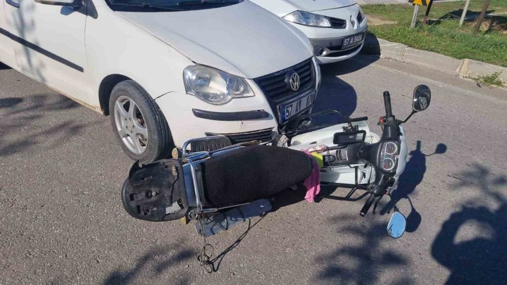 Sinop'ta otomobil motosiklete çarptı: 1 yaralı