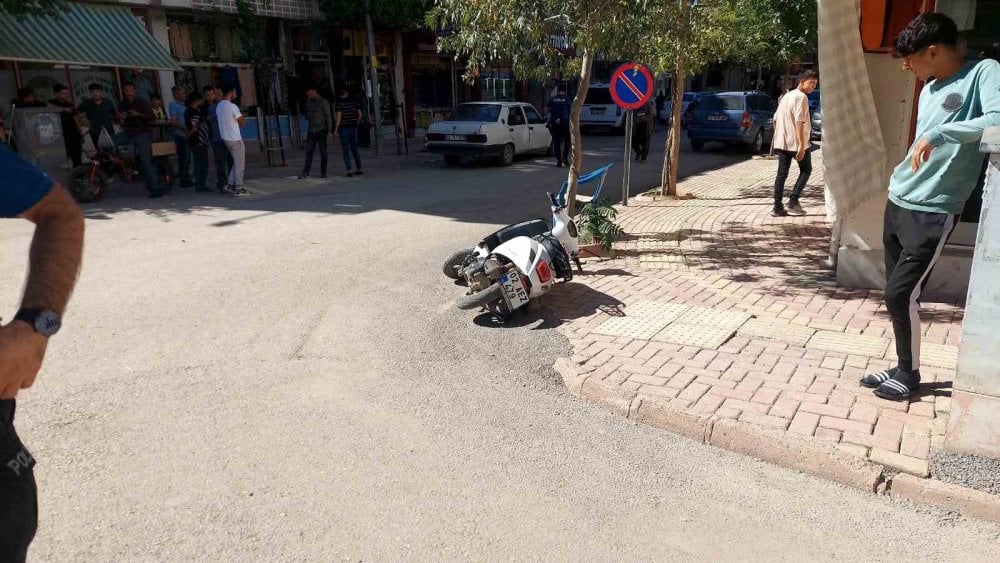 Adıyaman'da motosiklet ile otomobil çarpışması sonucunda 2 kişi yaralandı