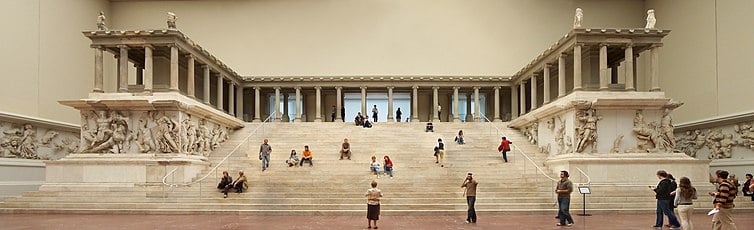 berlin-pergamonmuseum-altar-01.jpg