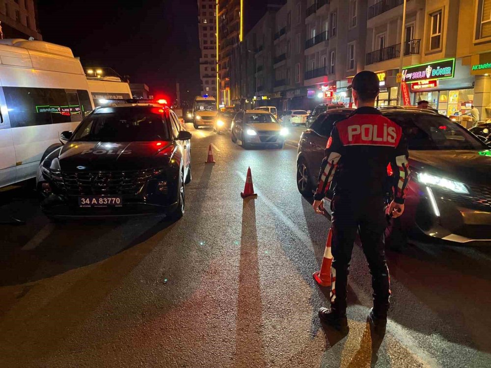 İstanbul Esenyurt’ta huzur uygulamasında aranan şahıslar yakalandı