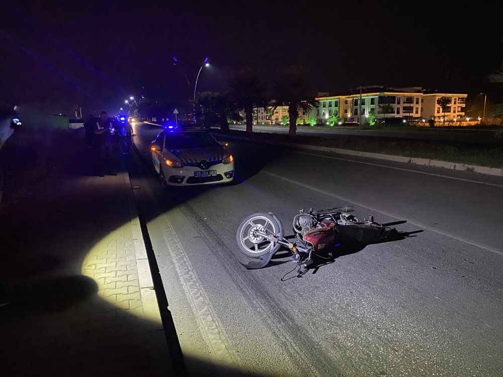 Manisa'da tankerin çarptığı motosikletli feci şekilde can verdi