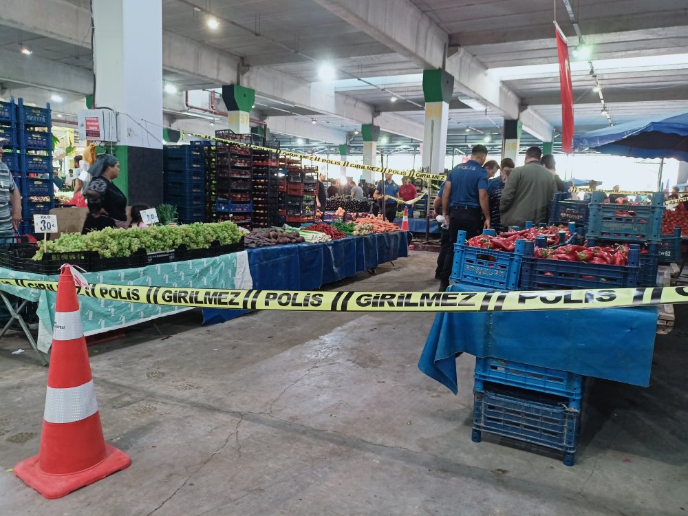 Husumetlisini pazar alanında bıçakladı; 1 ölü, 1 yaralı