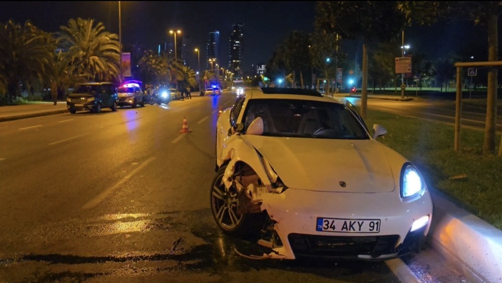 Otomobilin çarptığı motosikletli ağır yaralandı