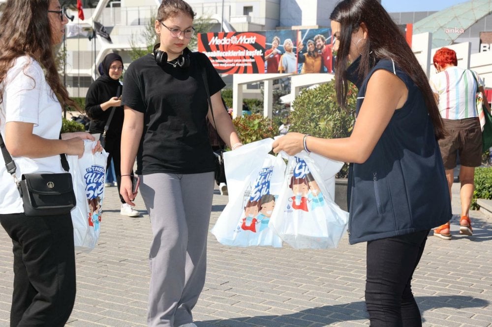 Ataşehir'de çocuklar için bin 620 paket süt dağıtıldı