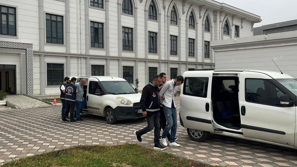 İzmit'te pazarda Yiğit Laç'ı kalbinden bıçaklayarak öldüren Emre Topal yakalandı