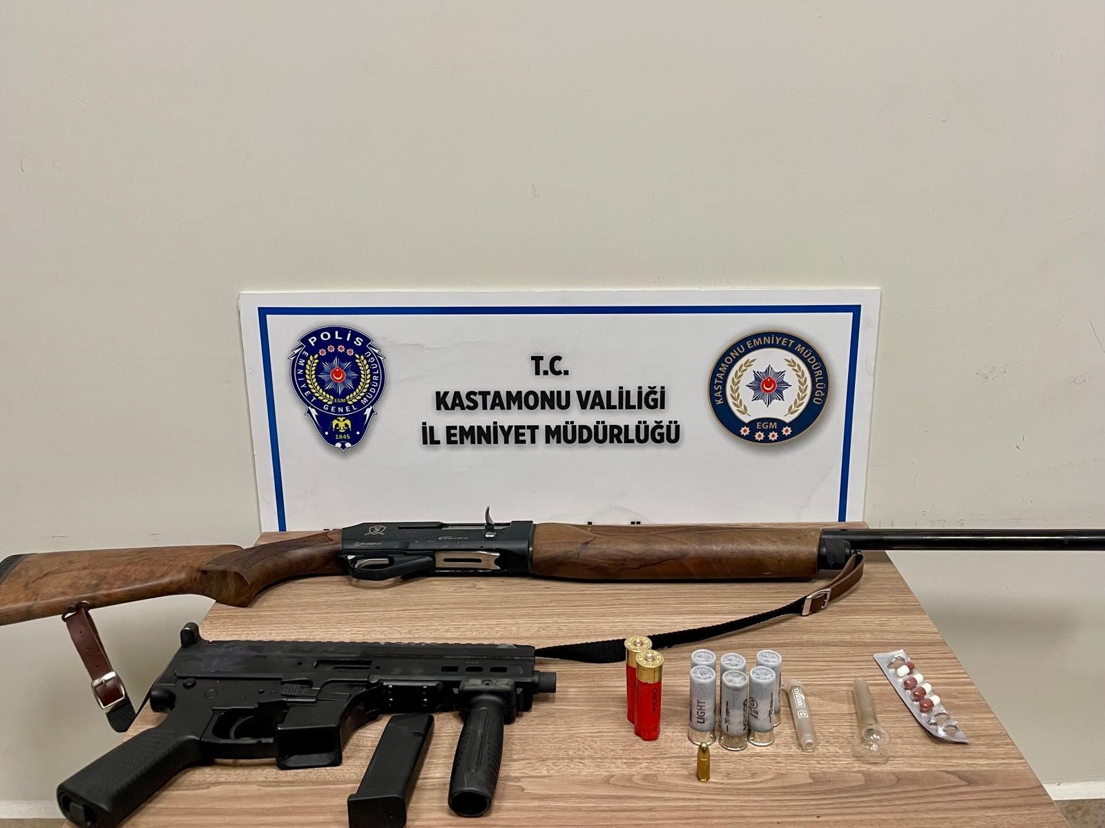 kastamonuda-polisin-durdurdugu-aractan-uzi-cikti-2-gozalti-yenicag.jpg