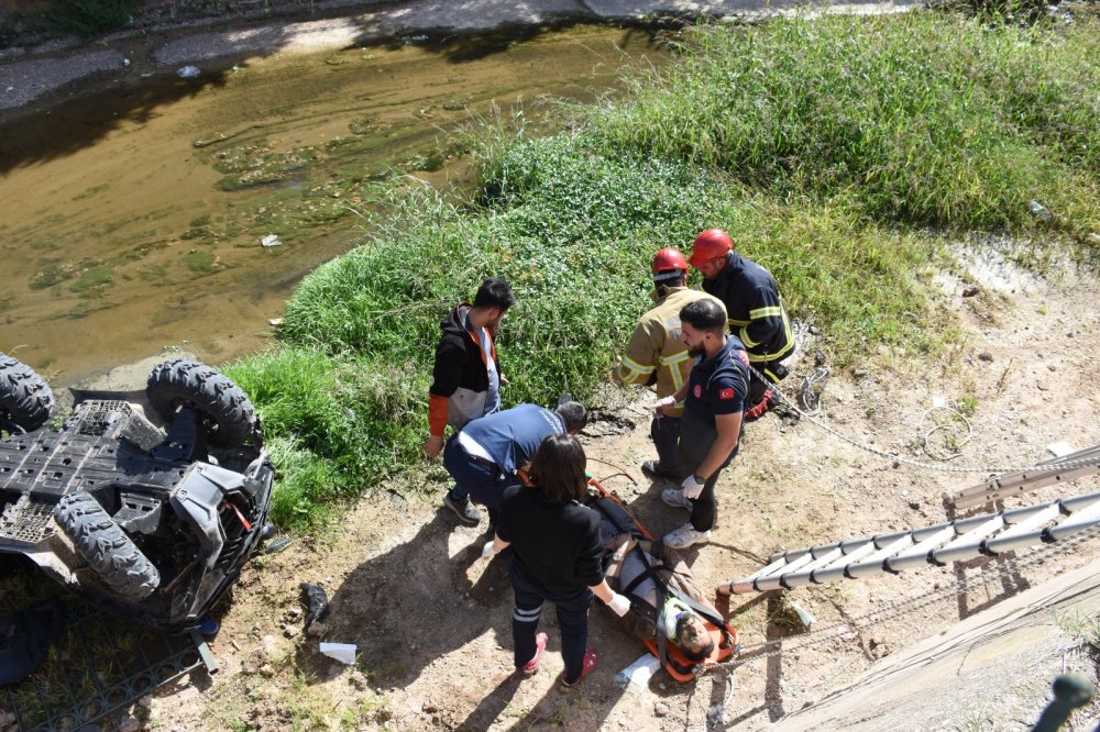 Kırıkkale'de ATV aracı 5 metre yüksekten dereye uçtu: 2 yaralı