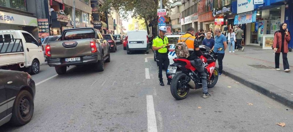 Zonguldak'ta polislerden 7 motosiklet sürücüsüne ceza yağdı