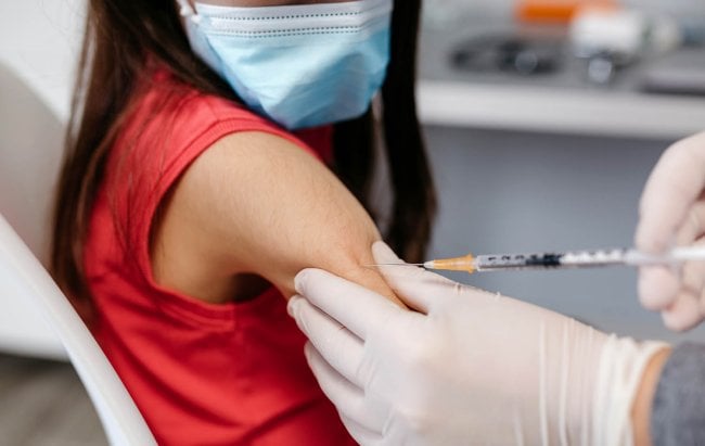 closeup-of-girl-receiving-coronavirus-vaccine-at-d-x5d4wqk.jpg