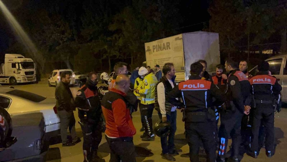 Polisten kaçarken kazaya neden oldu: 2’si polis 4 yaralı