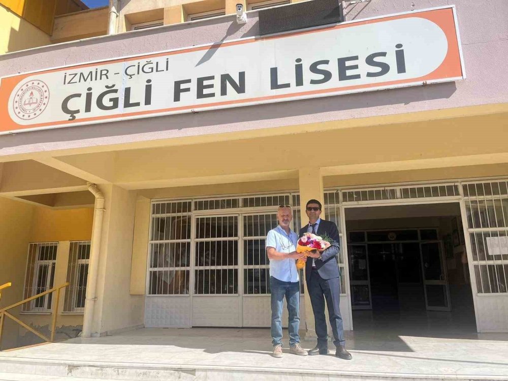 Çiğli Fen Lisesi'nde duygu dolu anlar: Halil Hoca'ya unutulmaz veda!