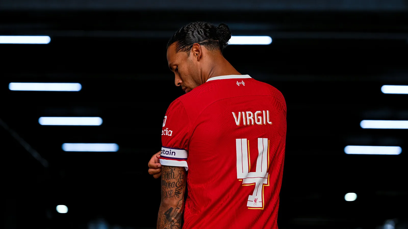 liverpoolda-yeni-kaptan-virgil-van-dijk-iqpq.webp