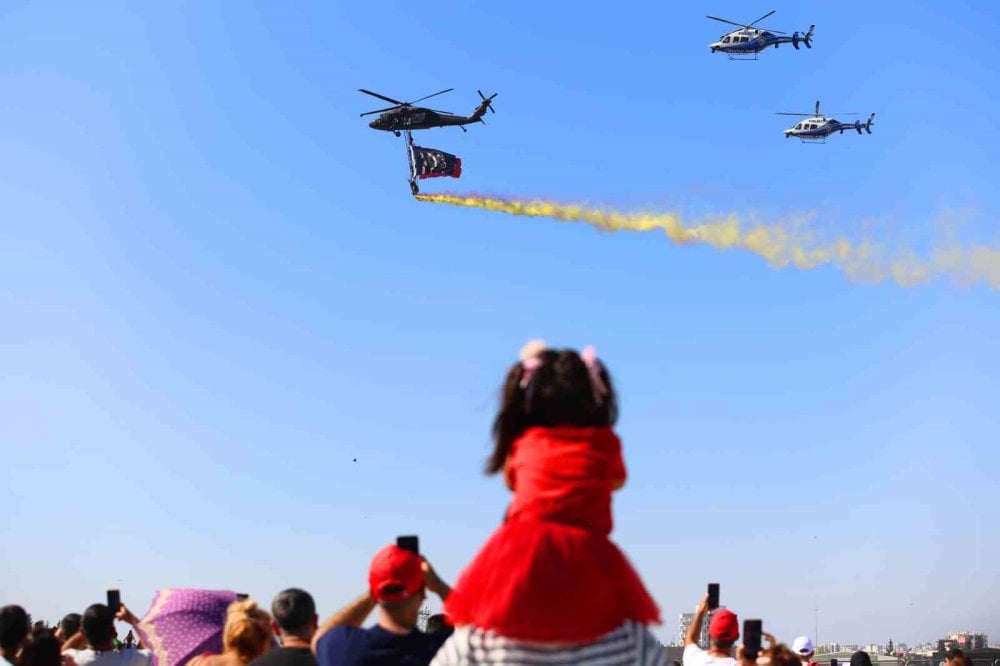 TEKNOFEST’te Polis Özel Harekat ekiplerinin gösterisi nefes kesti