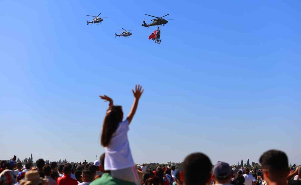 TEKNOFEST’te Polis Özel Harekat ekiplerinin gösterisi nefes kesti