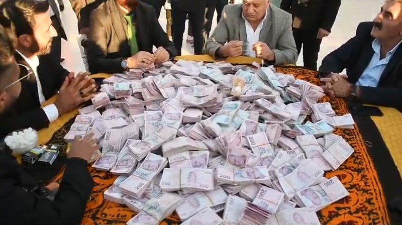 dugunde-taki-rekoru-4-kilo-altin-ve-10-milyon-tl-para-yenicag-9-kopya.jpg