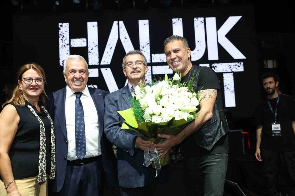 Haluk Levent, binlerce kişiyi şarkılarıyla coşturdu