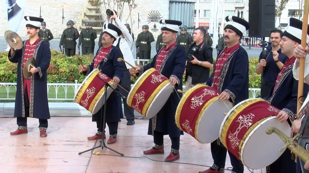 İstanbul’un kurtuluşunun 101'inci yılı törenle kutlandı