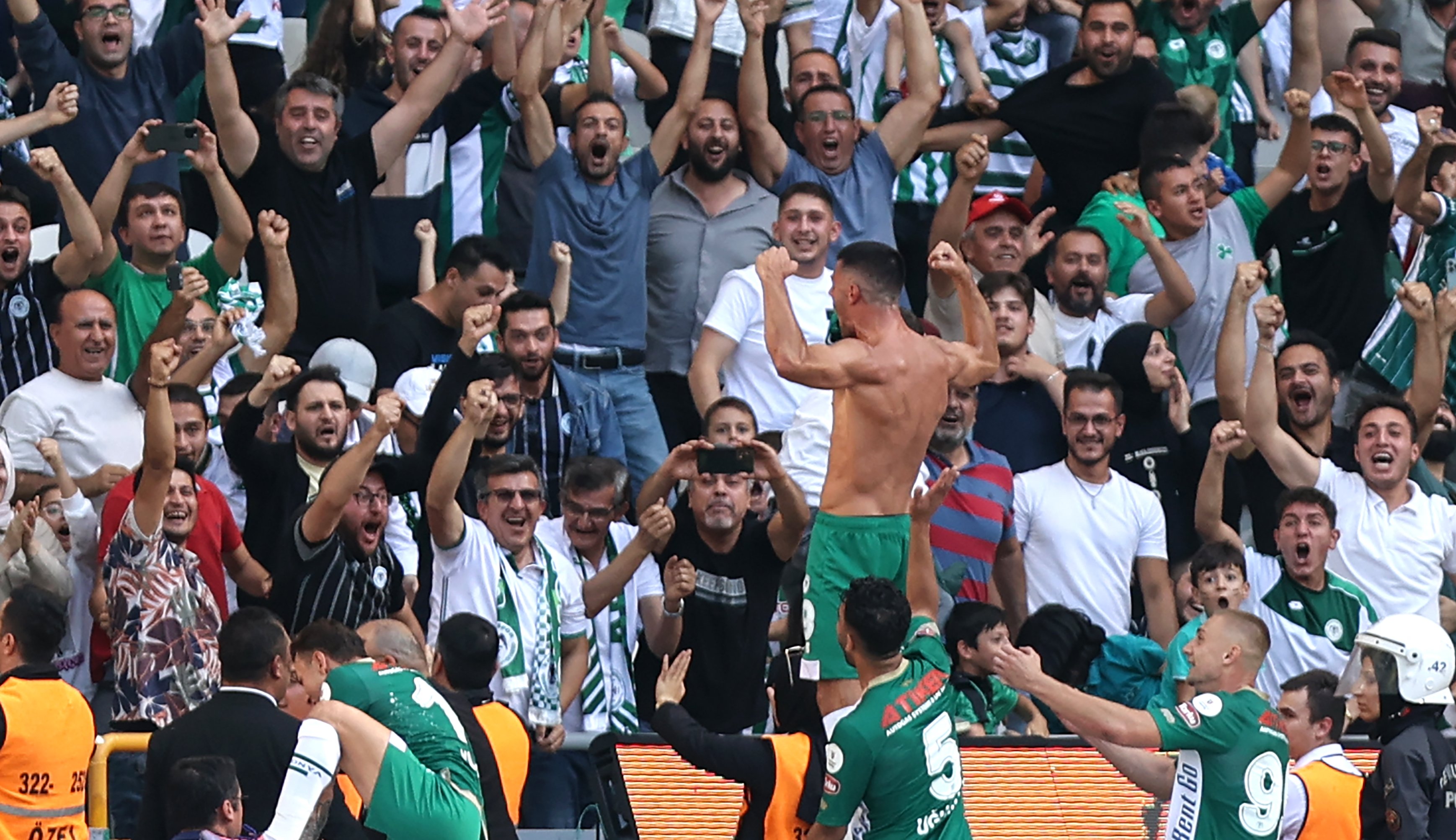 konyaspor-evindeki-ilk-galibiyetini-aldi-yenicag-16.jpg