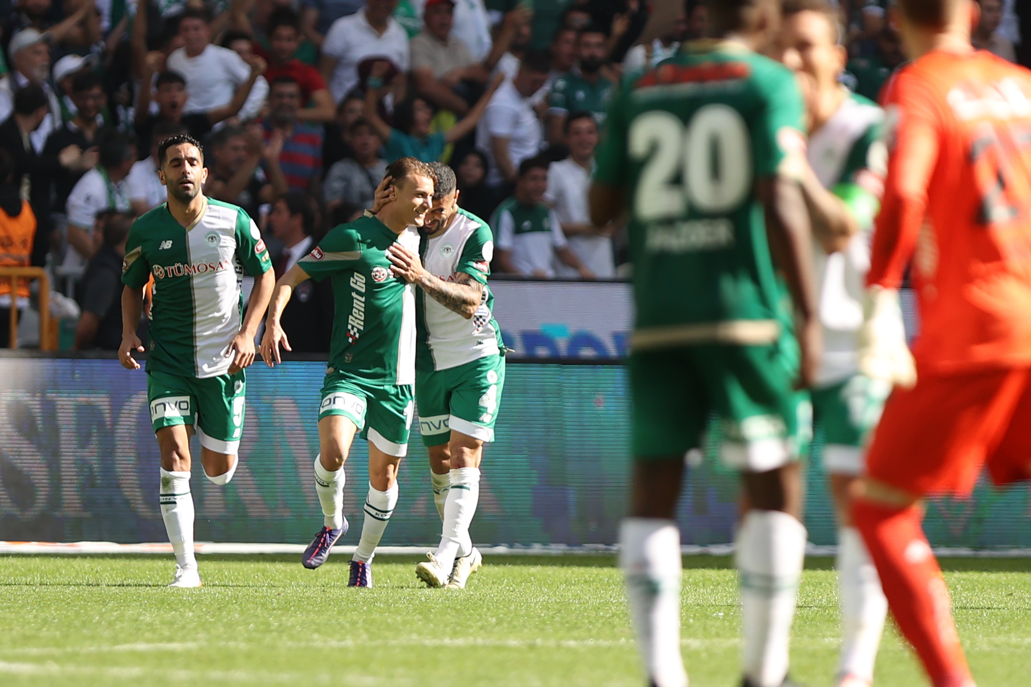 konyaspor-evindeki-ilk-galibiyetini-aldi-yenicag-7.jpg