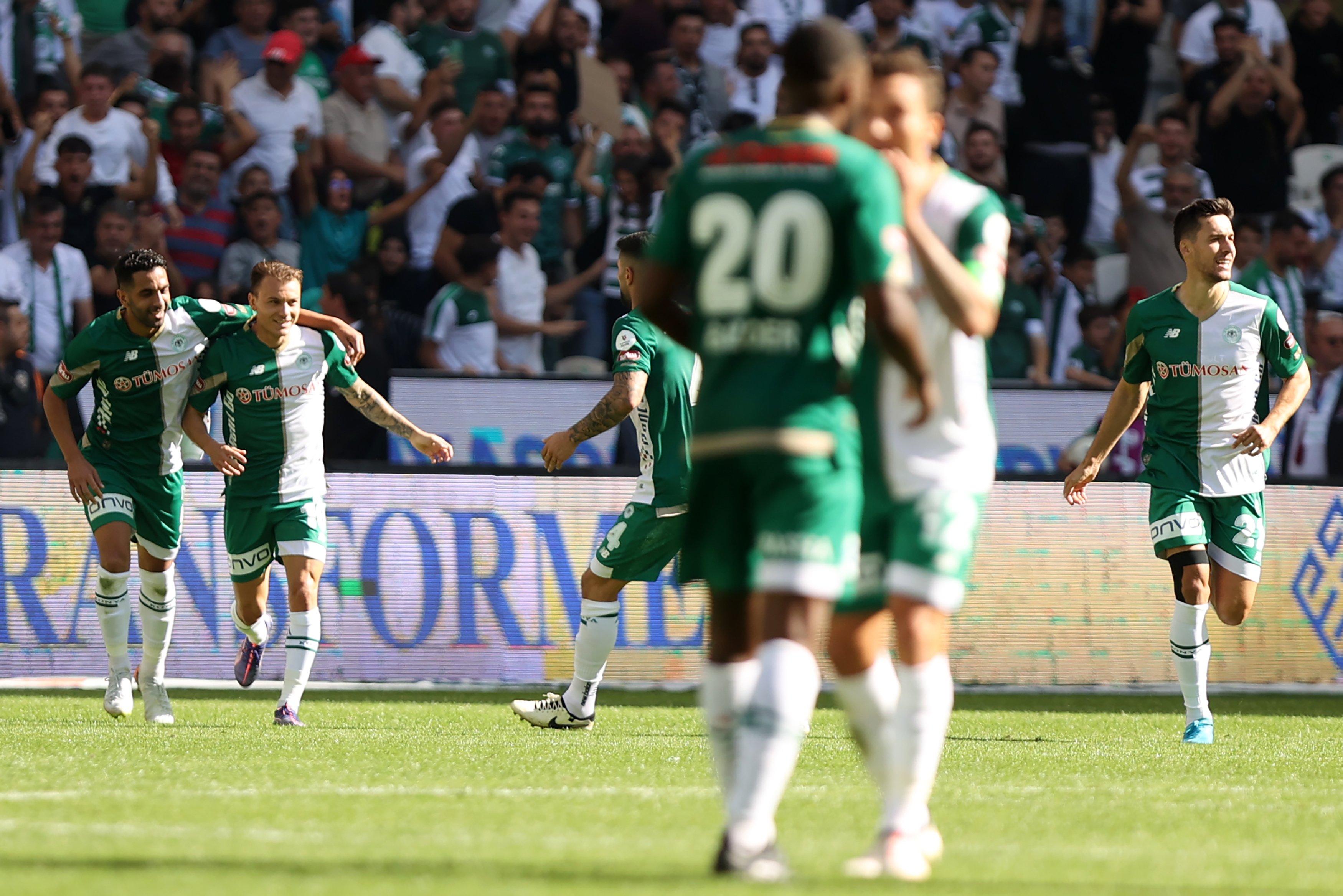 konyaspor-evindeki-ilk-galibiyetini-aldi-yenicag-8.jpg