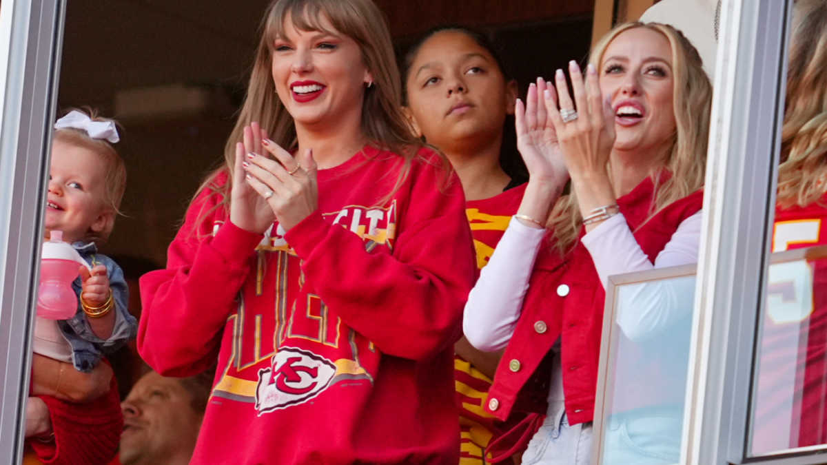 taylor-swift-brittany-mahomes.jpg