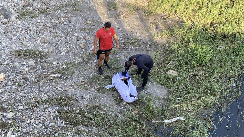 Mert Irmağı'nda polisleri şaşırtan ihbar! Ceset değil kıyafet çıktı