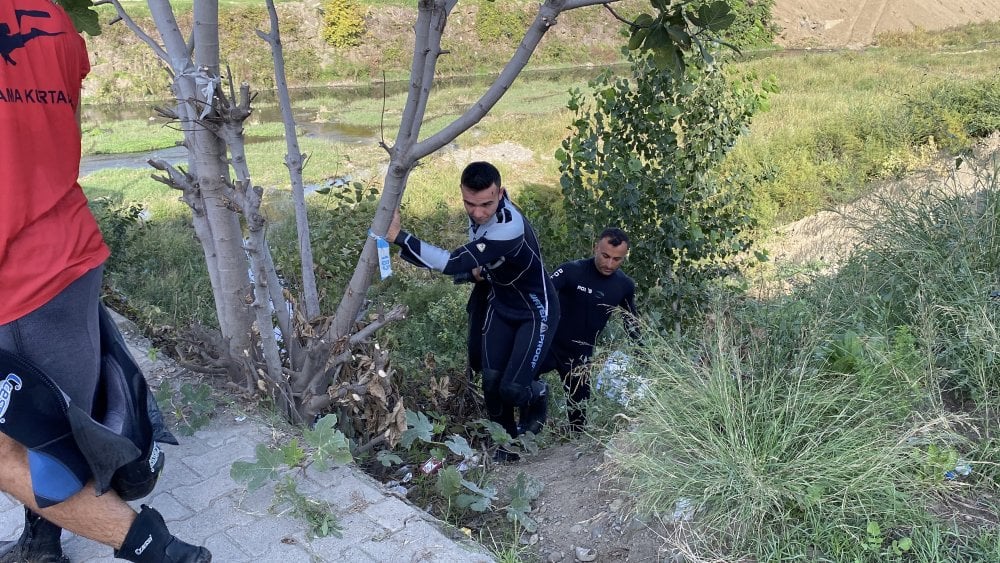 Mert Irmağı'nda polisleri şaşırtan ihbar! Ceset değil kıyafet çıktı