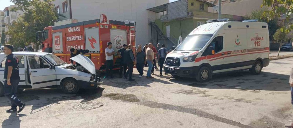 Adıyaman'da iki otomobilin çarpıştığı kazada 1 kişi yaralandı